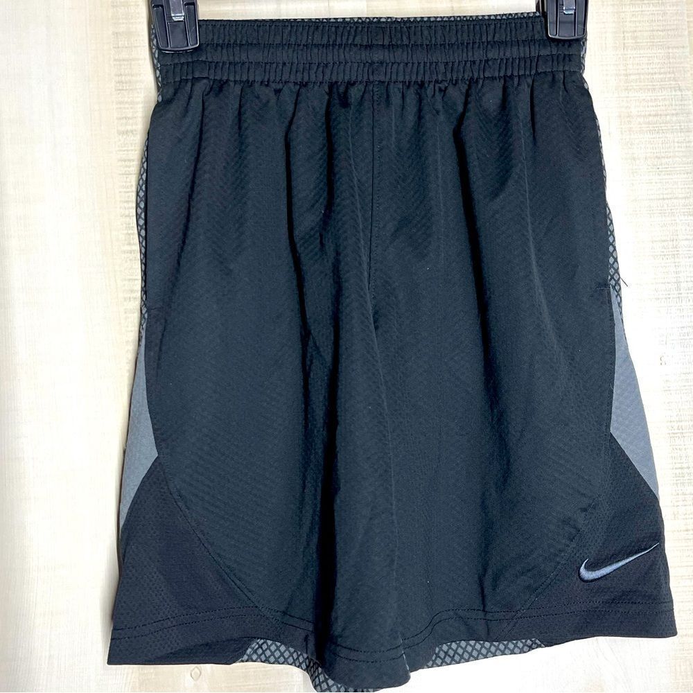 Nike‎ black and gray style shorts with pockets, size medium